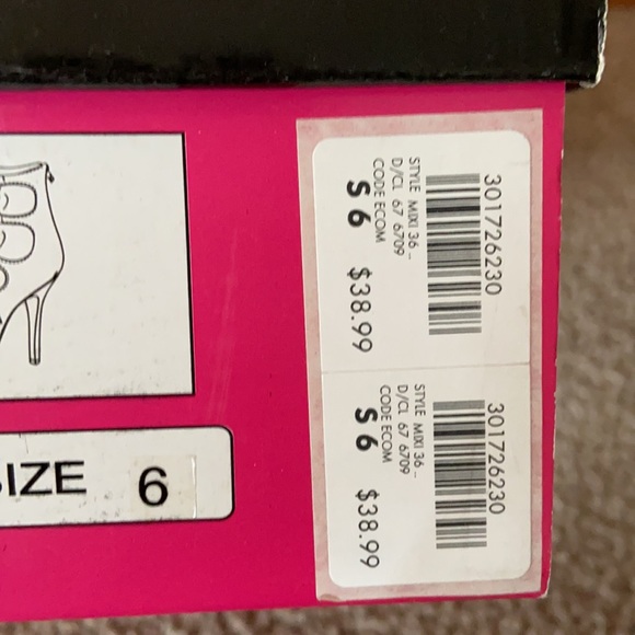 Size 6 fuchsia suede pointy heels - Picture 9 of 9